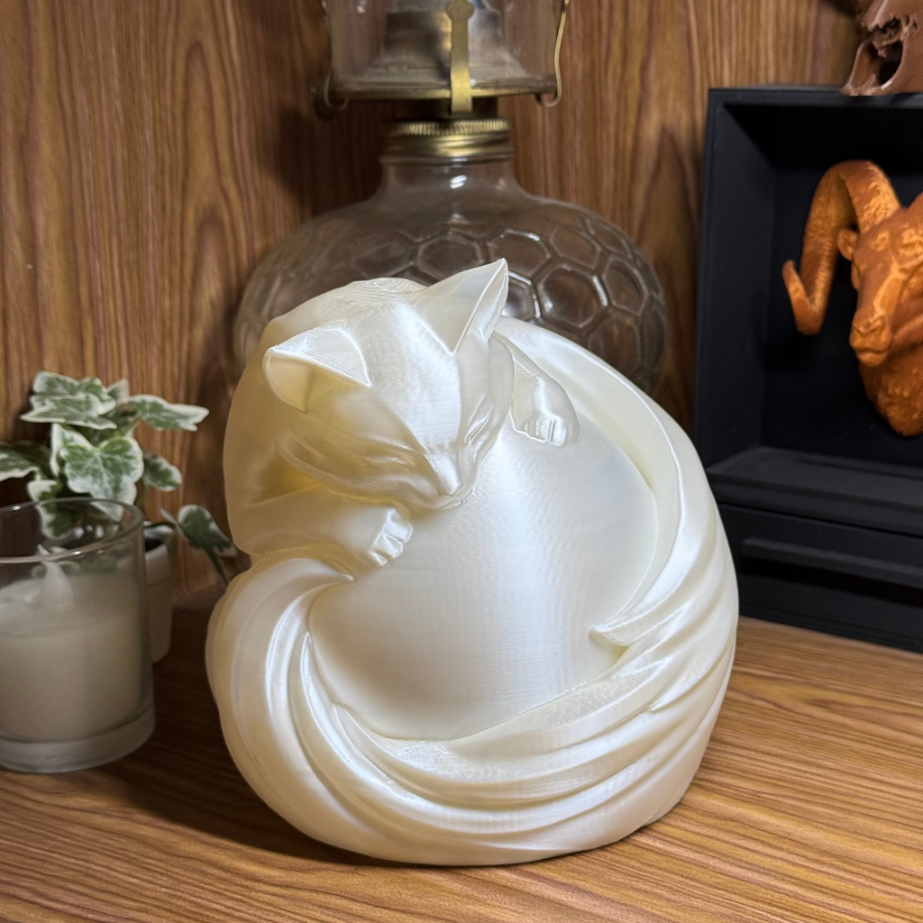 The White Cat Sphere Lamp